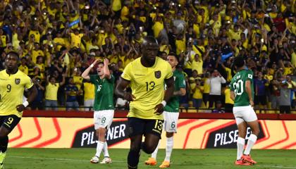 Enner Valencia festeja un gol ante Bolivia por Eliminatorias, en Guayaquil, el jueves 14 de noviembre de 2024.