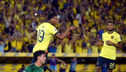 Gonzalo Plata, seleccionado ecuatoriano, celebra uno de los goles ante Bolivia, este 14 de noviembre de 2024.