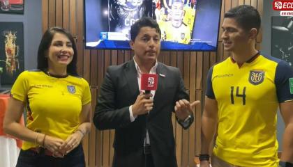 La candidata presidencial Luisa González y el aspirante a asambleísta Jaime Estrada Medranda (der.) en El Canal del Fútbol, el 14 de noviembre de 2024.