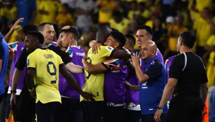 Los jugadores de Ecuador festejan el gol de Enner Valencia, ante Bolivia, en Guayaquil, el 14 de noviembre de 2024.