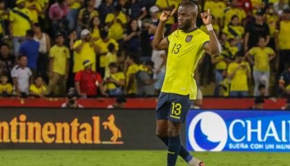 Enner Valencia de Ecuador celebra un gol ante Bolivia, el jueves 14 de noviembre de 2024, por la Fecha 11 de las Eliminatorias al Mundial 2026.