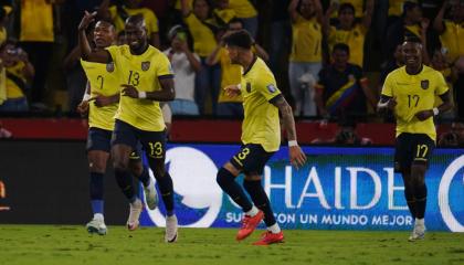 Seleccionados ecuatorianos festejando un gol ante Bolivia por las Eliminatorias sudamericanas, 14 de noviembre de 2024.