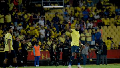 Enner Valencia festeja uno de los goles de Ecuador en la victoria ante Bolivia, en el estadio Banco Pichincha de Guayaquil, el 14 de noviembre de 2024.