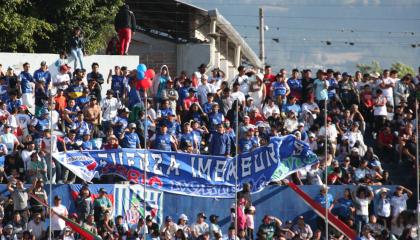 Hinchas del Imbabura durante el partido ante Liga de Quito por la Fecha 6 de la LigaPro, el 14 de septiembre de 2024.