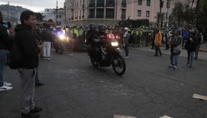 Marcha de organizaciones sociales en contra del gobierno de Daniel Noboa, el 21 de noviembre de 2024. Manifestantes se enfrentaron con miembros de la Policía.