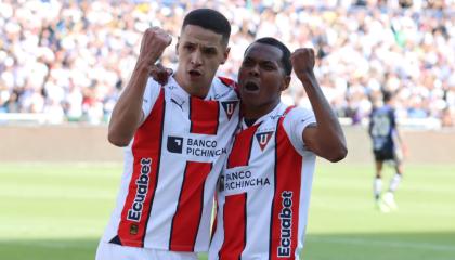 Alex Arce y Bryan Ramírez festejando su gol ante Independiente de Valle, 9 de septiembre de 2024.