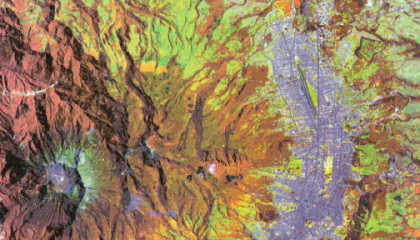 Imagen satelital spot infrarroja de Quito, divulgada en 1995 junto al documento titulado "Proyecto para el manejo del riesgo sísmico de Quito", preparado por la Escuela Politécnica Nacional, el Municipio, y entidades internacionales.