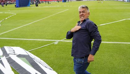 Marcelo Zuleta, director técnico de El Nacional, celebra tras ganarle a Independiente del Valle el título de la Copa Ecuador, el 27 de noviembre de 2024.