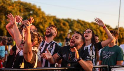 Hinchas de Botafogo en Buenos Aires, el 28 de noviembre de 2024, previo a la final de la Copa Libertadores ante Atlético Mineiro.