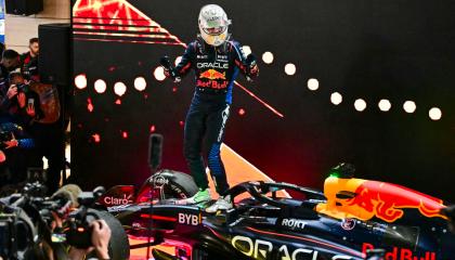 Max Verstappen celebra después de ganar el Gran Premio de Fórmula 1 de Qatar en el Circuito Internacional de Lusail, el 1 de diciembre de 2024.