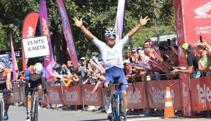 Byron Guamá, durante la cuarta etapa de la Vuelta a Costa Rica, el 16 de diciembre de 2024.