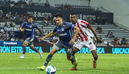 Juan Ruiz Gómez, volante de Emelec, en un partido de la LigaPro el 22 de septiembre de 2024.