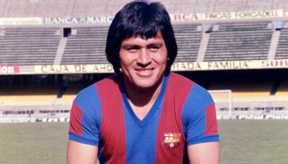 El peruano Hugo 'Cholo' Sotil, con la camiseta del FC Barcelona.