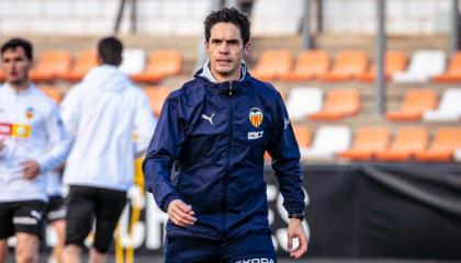 Josep Alcácer, durante un entrenamiento con el Valencia CF, el 29 de diciembre de 2024.