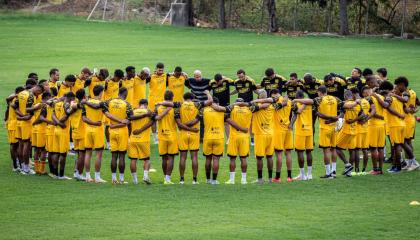 Los jugadores de Barcelona SC formados en círculo en el inicio de la pretemporada 2025, el viernes 3 de enero.