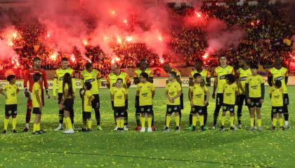 Los jugadores de Barcelona en la Noche Amarilla 2024 de Quito, en el estadio Olímpico Atahualpa.