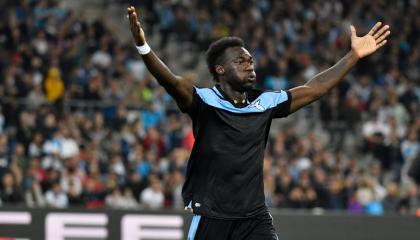 El delantero ecuatoriano de Lazio Felipe Caicedo celebra después de anotar un golal Marsella Steve Mandanda en la UEFA Europa League, el 25 de octubre de 2018.