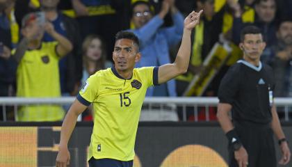 Ángel Mena, durante un partido con la selección de Ecuador, el 21 de noviembre de 2023.