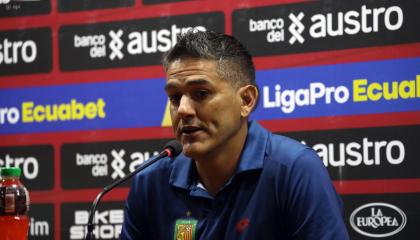 Norberto Araujo, durante una rueda de prensa con Deportivo Cuenca, el 23 de noviembre de 2024.