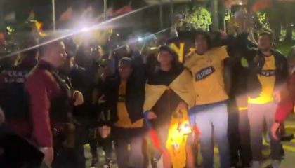 Hinchas de Barcelona SC reciben al primer equipo en Buenos Aires, el domingo 6 de abril de 2025, previo al partido de Copa Libertadores contra River Plate.