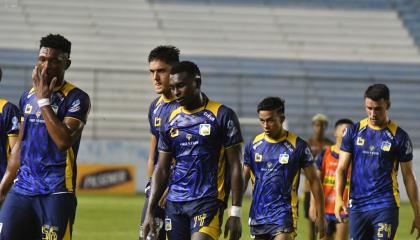 Los jugadores de Delfín luego del partido ante Macará por la Fecha 9 de la LigaPro, el 20 de abril de 2025.