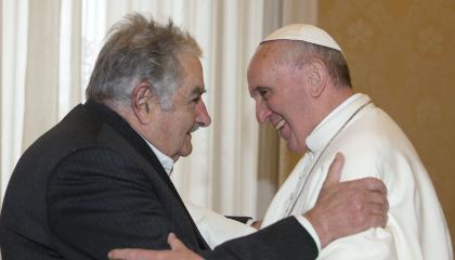 El expresidente José Mujica en una entrevista privada con el papa Francisco, en junio de 2013.
