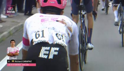 Así luce Richard Carapaz después de la caída en la Etapa 6 del Giro de Italia, el 15 de mayo de 2025.