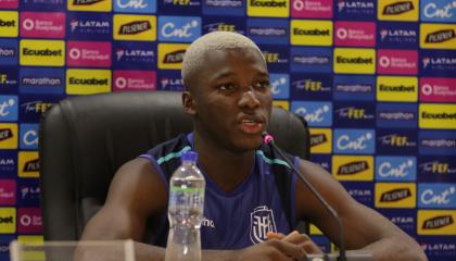 El jugador de la selección de fútbol de Ecuador, Moisés Caicedo, durante la rueda de prensa del lunes 2 de junio de 2025, en el estadio George Capwell.