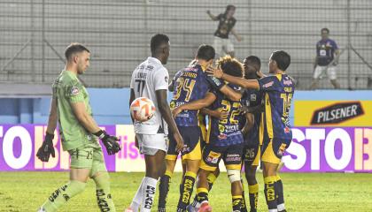 Los jugadores de Delfín festejan un gol ante Mushuc Runa, el domingo 15 de junio, por la Fecha 16 de la LigaPro 2025.