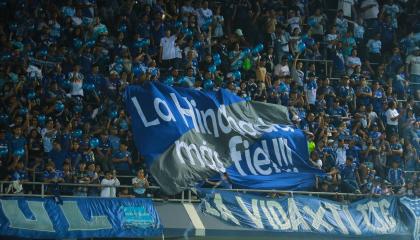 Hinchas de Emelec, durante un partido de la LigaPro en el estadio George Capwell, el 18 de mayo de 2025.