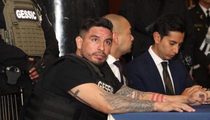 Daniel Salcedo y su abogado comparecen en la Comisión de Fiscalización de la Asamblea Naciona, el 17 de julio de 2025.