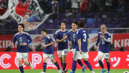 Los jugadores de Japón celebran uno de sus goles ante Venezuela, el lunes 28 de septiembre, en un partido amistoso.
