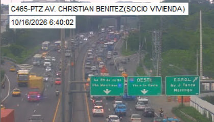 Fuerte congestión vehicular en vía Perimetral de Guayaquil el 16 de octubre de 2026 tras un accidente de tránsito.