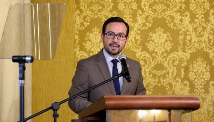Aldrin Gómez durante la entrega de la 32.ª edición del Premio Nacional Eugenio Espejo, 5 de agosto de 2026.