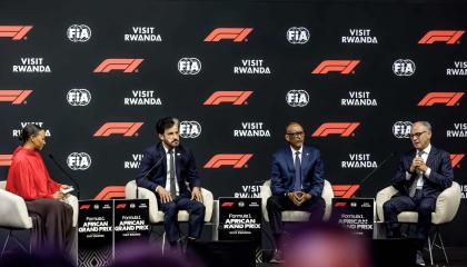 Mohammed Ben Sulayem, el presidente de Ruanda Paul Kagame y el CEO de la Fórmula 1 en un panel sobre el nuevo GP de Ruanda.