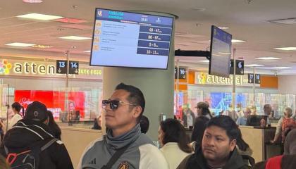 Ciudadanos en migración del Aeropuerto de Quito, 17 de octubre de 2026.