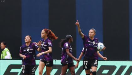 Jugadoras de Dragonas IDV celebran el gol en el partido frente a Belgrano de Argentina, por la Fecha 1 de la fase de grupos de la Copa libertadores, el 15 de octubre de 2026.