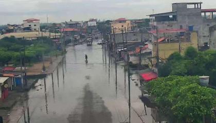 Cámaras del ECU 911 captan una zona de Guayaquil inundada tras las fuertes lluvias del 19 de octubre de 2026.