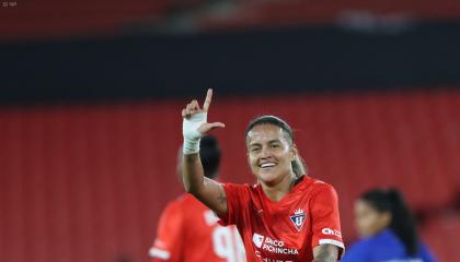 Justine Cuadra, jugadora de Guerreras Albas celebra su gol en el partido frente a Cruzeiro, por la Fecha 1 de la fase de grupos de la Copa libertadores, el 16 de octubre de 2026.
