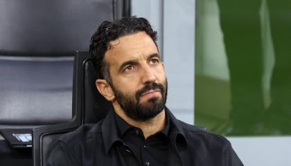 El entrenador del AC Milan, Ruben Amorim, reacciona durante el partido de la Serie A italiana entre el AC Milan y el Atalanta en Milán, Italia, el 18 de octubre de 2026.