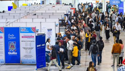 Fotografía de archivo de una feria de empleo organizada por ConQuito en julio de 2025.