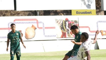 Jugadores de Mushuc Runa y Orense durante el partido de la Fecha 3 de la fase final de la LigaPro, el lunes 19 de octubre de 2026.