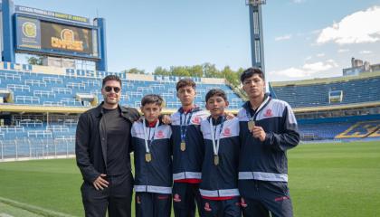 Jóvenes futbolistas riobambeños en el estadio Gigante de Arroyito (Rosario Central) en Rosario , Argentina.