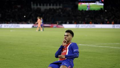 Desiré Duoé festeja su gol ante el FC Barcelona por la fecha 3 de la UEFA Champions League este martes 20 de octubre de 2026.