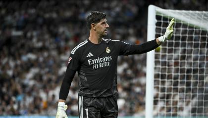 El portero del Real Madrid, Thibaut Courtois, durante el partido de LaLiga de fútbol que Real Madrid y Villarreal CF, el 10 de octubre de 2026.