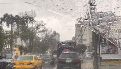 La lluvia que se registra en la avenida Francisco de Orellana en Quito, 21 de octubre de 2026.