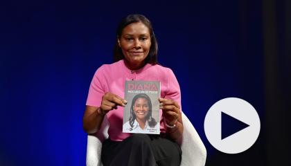 Diana Salazar, exfiscal general del Estado, con su libro el 20 de octubre de 2026