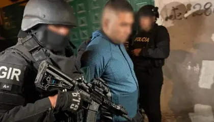 Imagen de archivo captura de alias 'Gordo Arturo', cabecilla de Los Lobos en Quito, 21 de octubre de 2026.