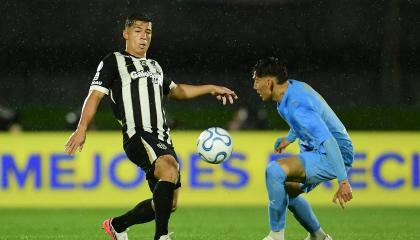 El centrocampista ecuatoriano Alan Franco durante el partido de vuelta de las semifinales de la Copa Sudamericana, el 21 de octubre de 2026.
