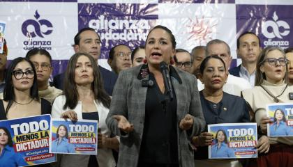 Dirigentes y asambleístas de la Revolución Ciudadana se pronunciaron el 22 de octubre de 2026 por la detención de Luisa González.